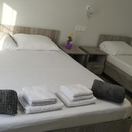 Hotel Гостевой Дом Атакар Gagra Exterior foto
